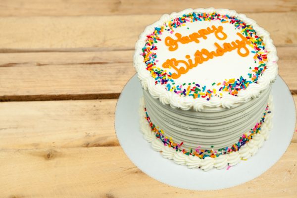 M1) Customized Birthday Cake 🎉💕​ ​ ​ - بإمكانكم اختيار أي لون